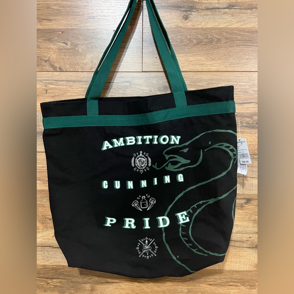 Slitheryn tote nwt